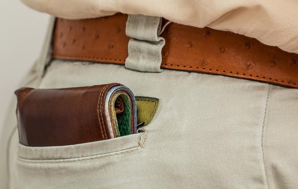 Image of a wallet sticking out of someones pocket